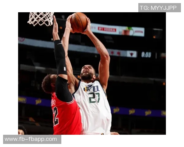 戈贝尔内线统治力尽显10投8中轻松拿下18分14篮板4盖帽正负值高达32