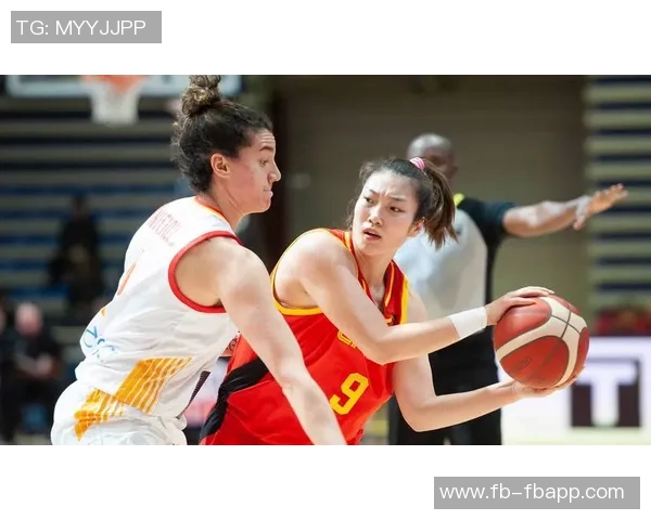 中国女篮主帅宫鲁鸣亲临现场指导观战WCBA四川对阵武汉常规赛