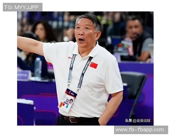 中国女篮主帅宫鲁鸣亲临现场指导观战WCBA四川对阵武汉常规赛