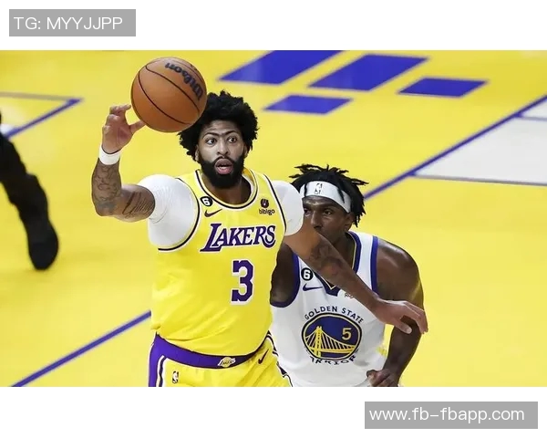 浓眉称赞拉塞尔专注职业精神改变比赛走势展现真正球员风范